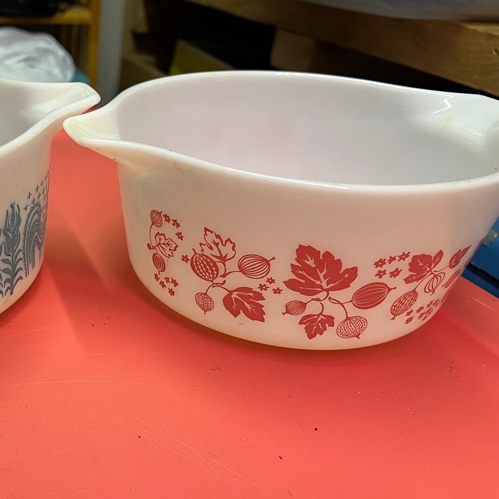 Pyrex gooseberry bowl